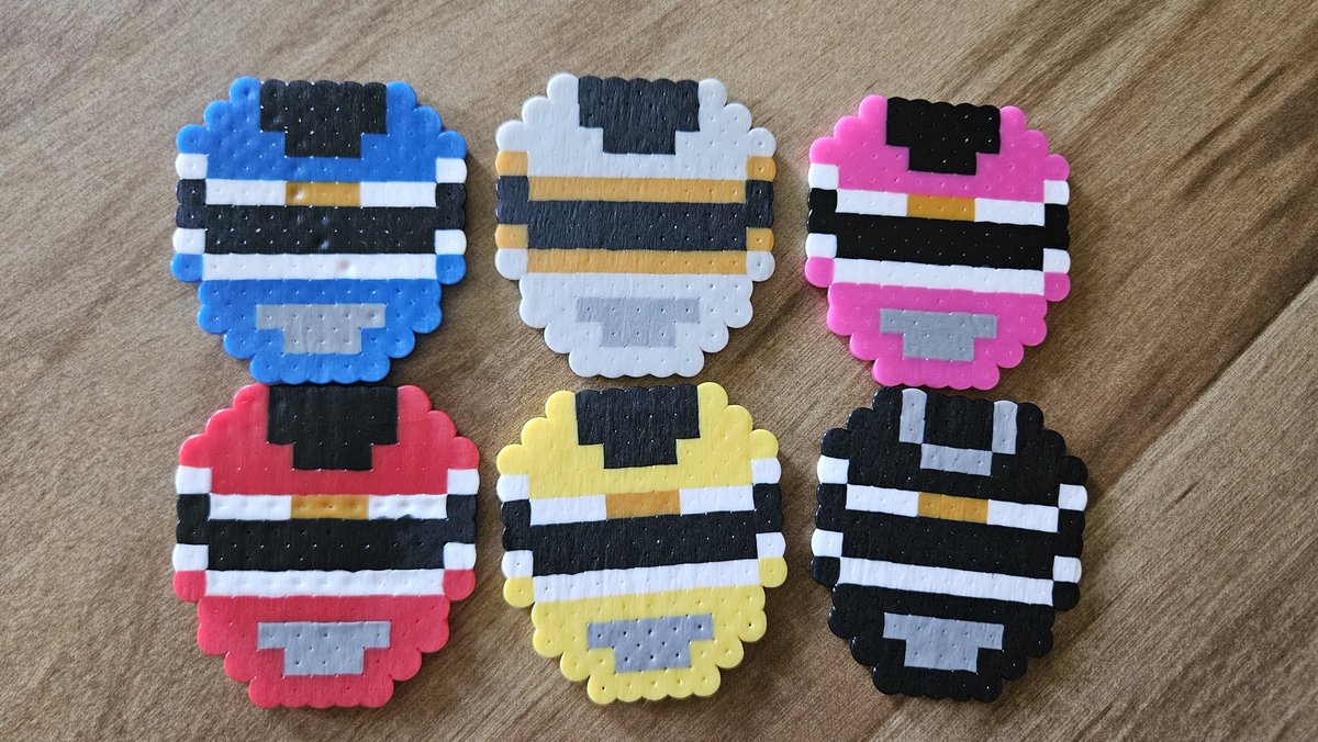 Ranger_Liz's tweet image. $25 and can ship tomorrow.
Selling this set of 6 In Space helemts. Red and blue look a bit scuffed to my liking so im asking $25 shipped for all 6. I made them during a livestream 2 weeks ago. Look cool on displays, glue some string for Christmas ornaments, locker magnets, etc