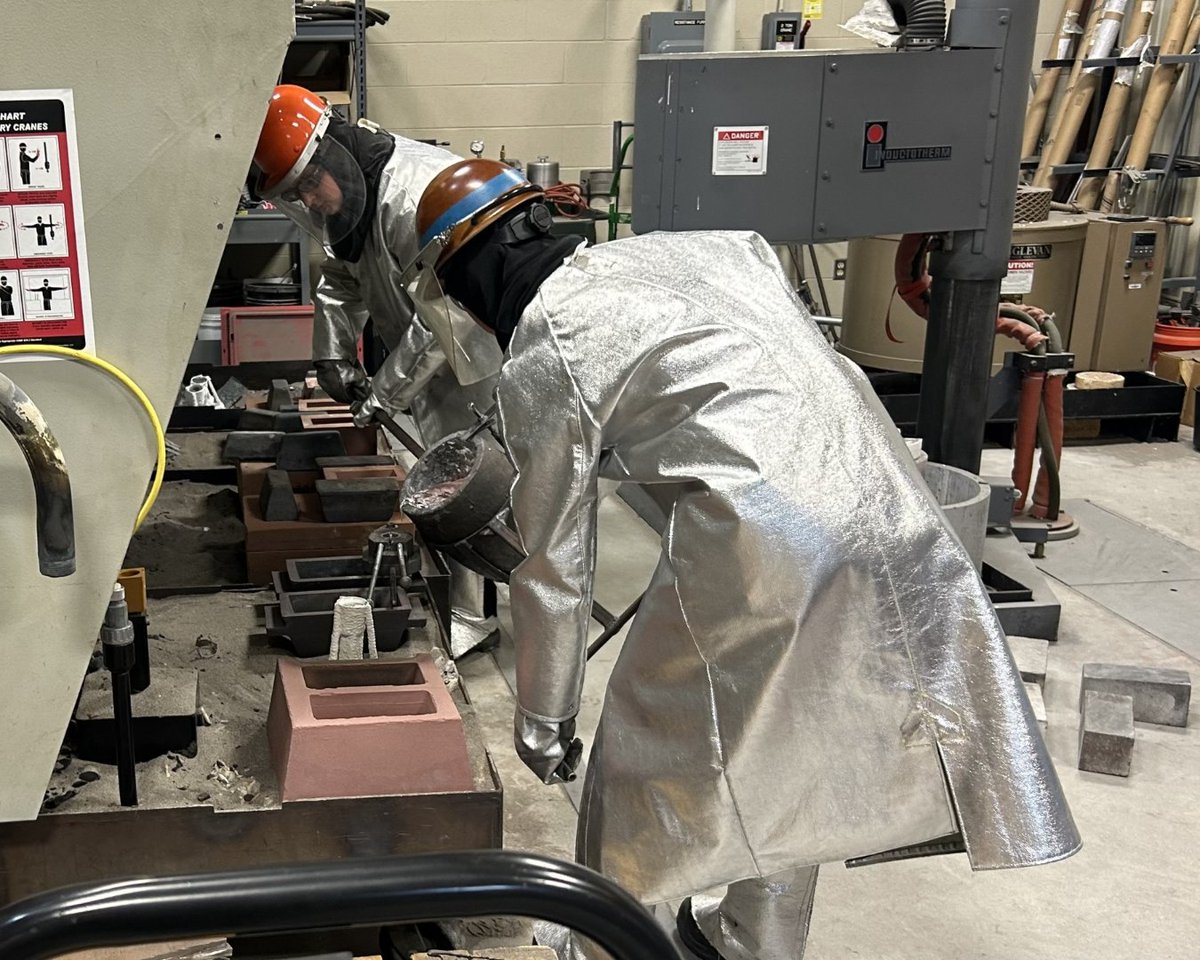 METALforAmerica's tweet image. 🔥 Sparks flew when Hannah Desai found her passion in #metalcasting.

Thanks to an @FEF_Inc internship, she went from casting turtles to forging ductile iron—and now works in steel production at @Gerdau.

🔗 Read her story: brnw.ch/21wUjtj

 #WomenInSTEM #FEF