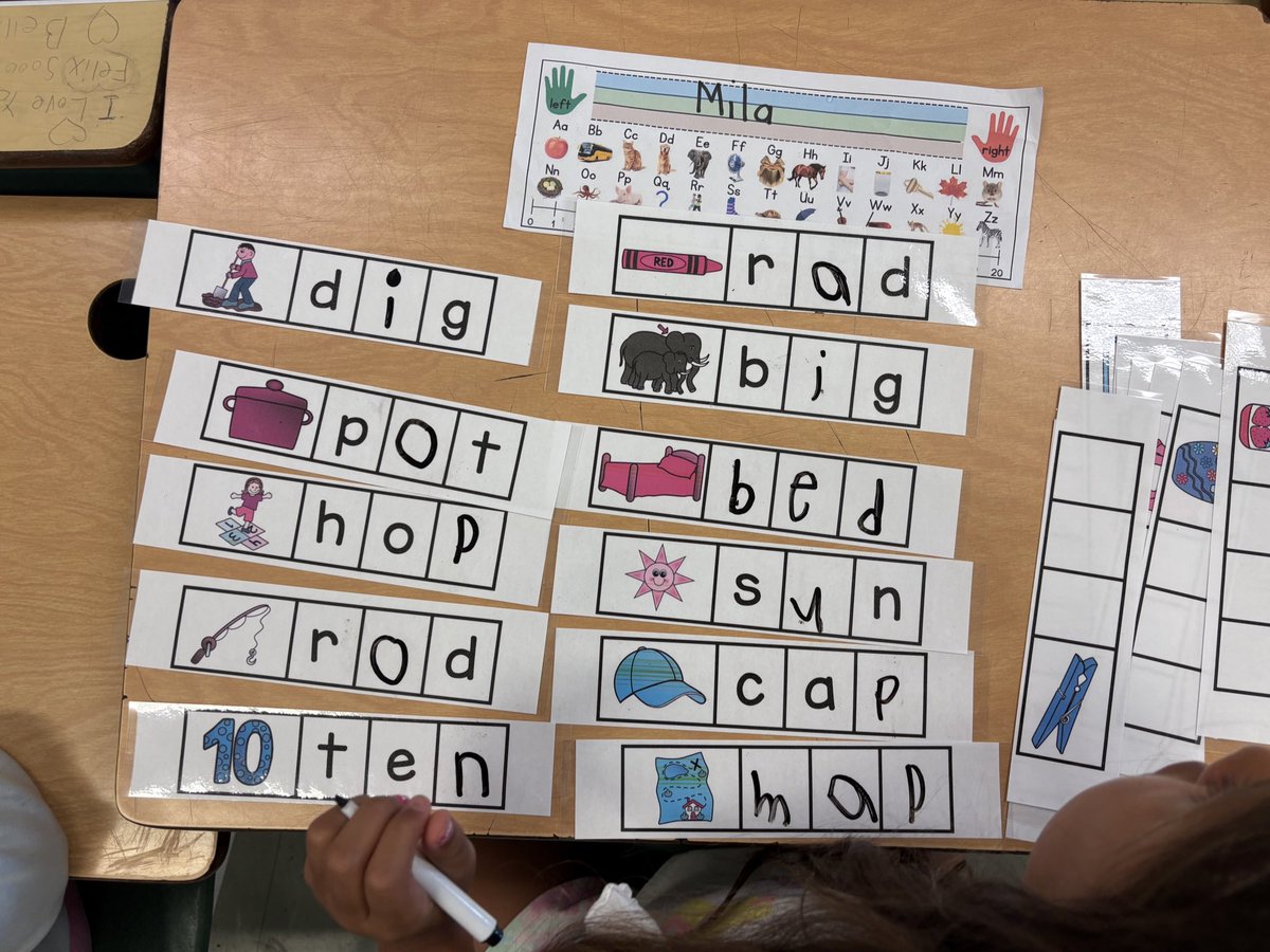 TeacherToronto's tweet image. Segmenting to find the missing letters of common CVC words in Ms. Trimboli’s @TCDSBSummerLrn class! #phonics @TCDSB #TCDSBslp2025