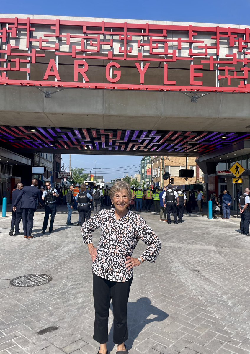janschakowsky's tweet image. All aboard! Next stop, a modernized @cta.
The grand opening of the Argyle, Berwyn, Bryn Mawr, and Lawrence rail stations will make our transit system more accessible and will keep our communities connected.
Thanks to all the federal and local partners who made this possible.