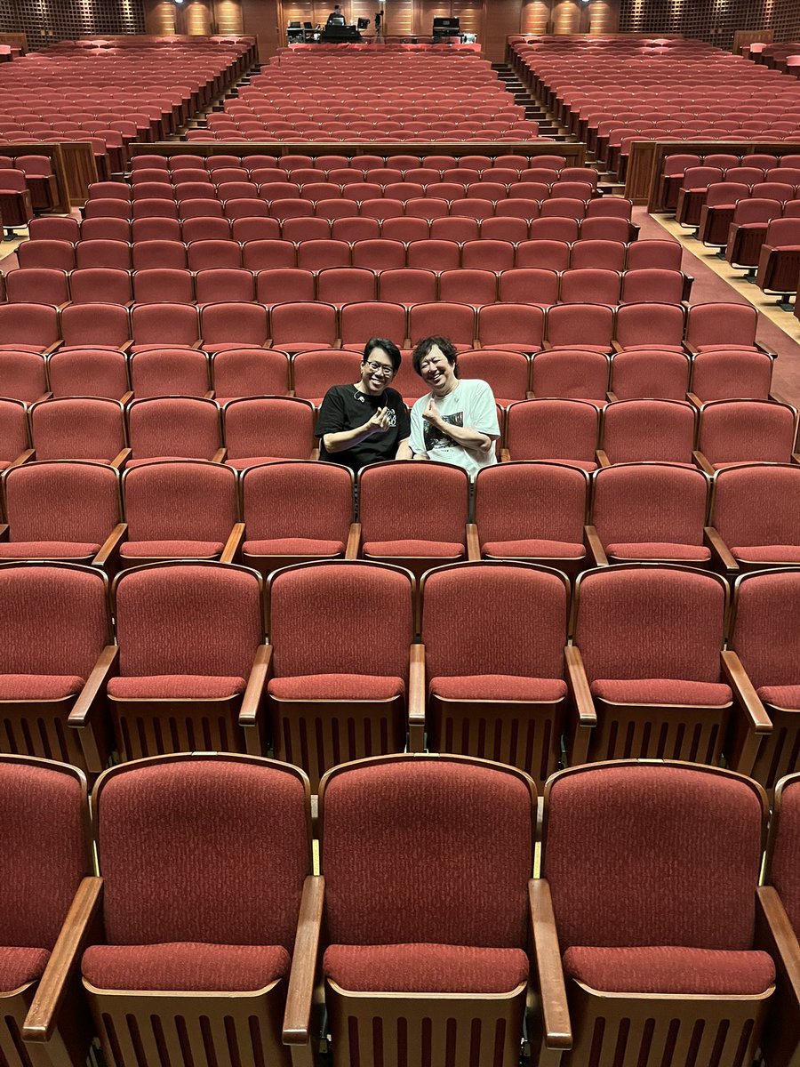 神戸の甲斐バンド
お客様が熱い！
素晴らしいライブに
なりました！
ありがとうございました😊
ギター仲間の
Naraさんも会いに来てくれました！