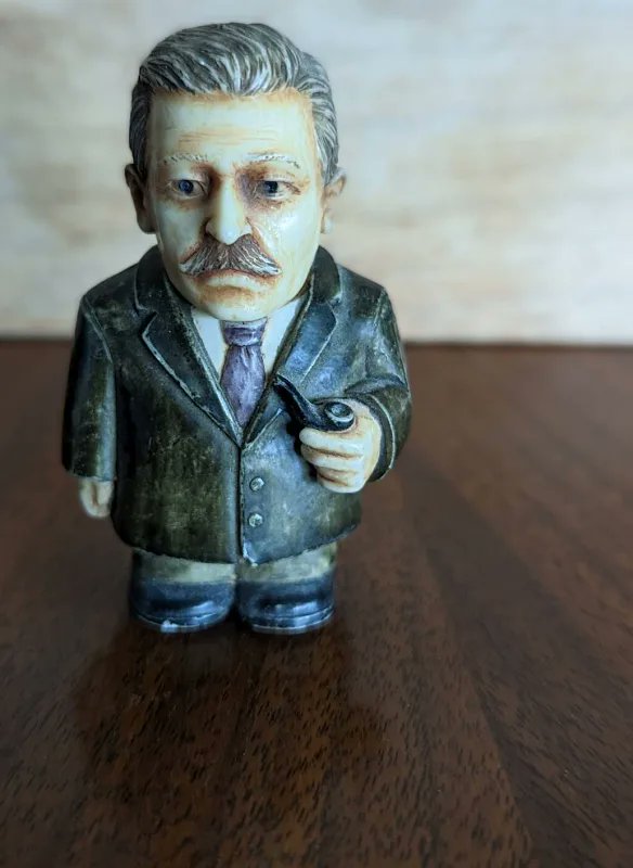 bernardtjoy's tweet image. We’re talking this afternoon about Faulkner collectibles and this isn’t even the weirdest.
Harmony Kingdom ball pot in the likeness of the author.