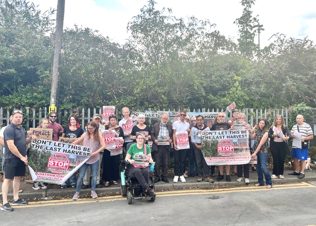 Joined residents in Rainham protesting against  proposals by Medway Council to build 750 homes on the Pump Lane Orchards.

Similar proposals to build on the site were refused by the Planning Inspector 4 years ago.

This is unsustainable lacks infrastructure/ destroys Green Space.