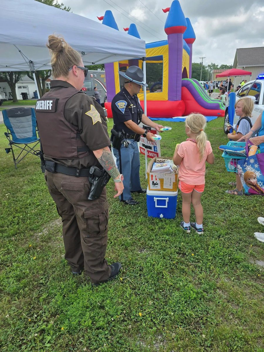 ISPPeru's tweet image. ๐๐ Back to School with Support from @IndStatePolice! ๐ฎโโ๏ธ๐
Saturday, Trooper Cruz visited the Debra Corn Foster Care to help distribute Back to School supplies to children. His support brought smiles, encouragement, and excitement as the kids gear up for a new school year! ๐