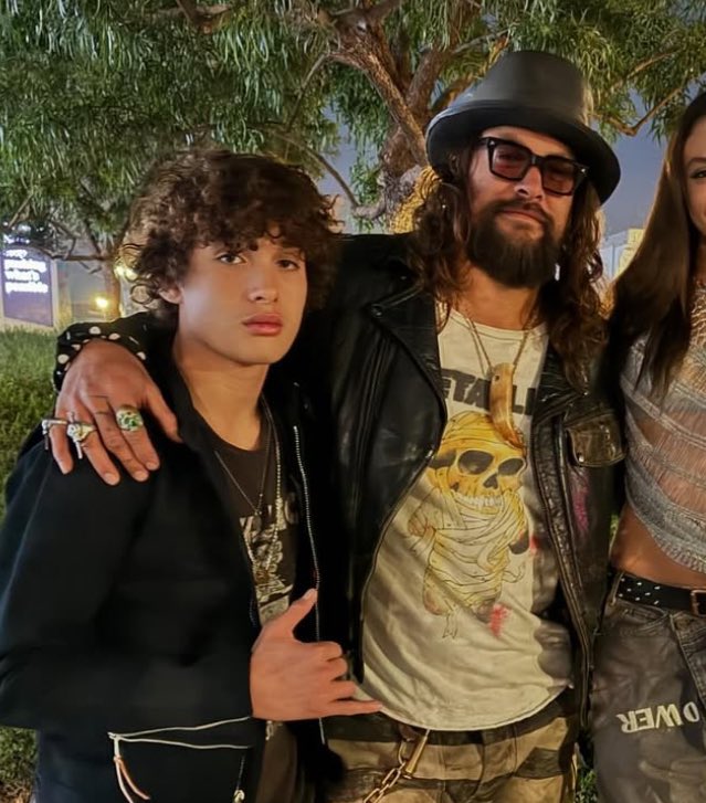 DiscussingFilm's tweet image. Jason Momoa reacts to his son being cast as Paul & Chani’s son in ‘DUNE: PART 3’:
“I couldn’t do what he’s doing at his age. There’s no way I could sit in a room with Denis Villeneuve & hold my own. I was on Baywatch at 19. He’s 16 and he’s holding his shit down with Denis…
