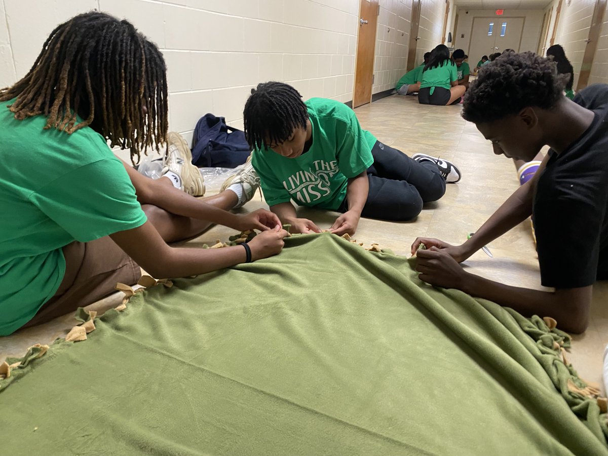 Our newest Crusaders are living out the mission—cleaning up our riverfront property and crafting blankets for those in need at Tampa Hope homeless shelter.

They showed what it means to serve both their new home on Rome and the broader community. We’re already so proud of them!