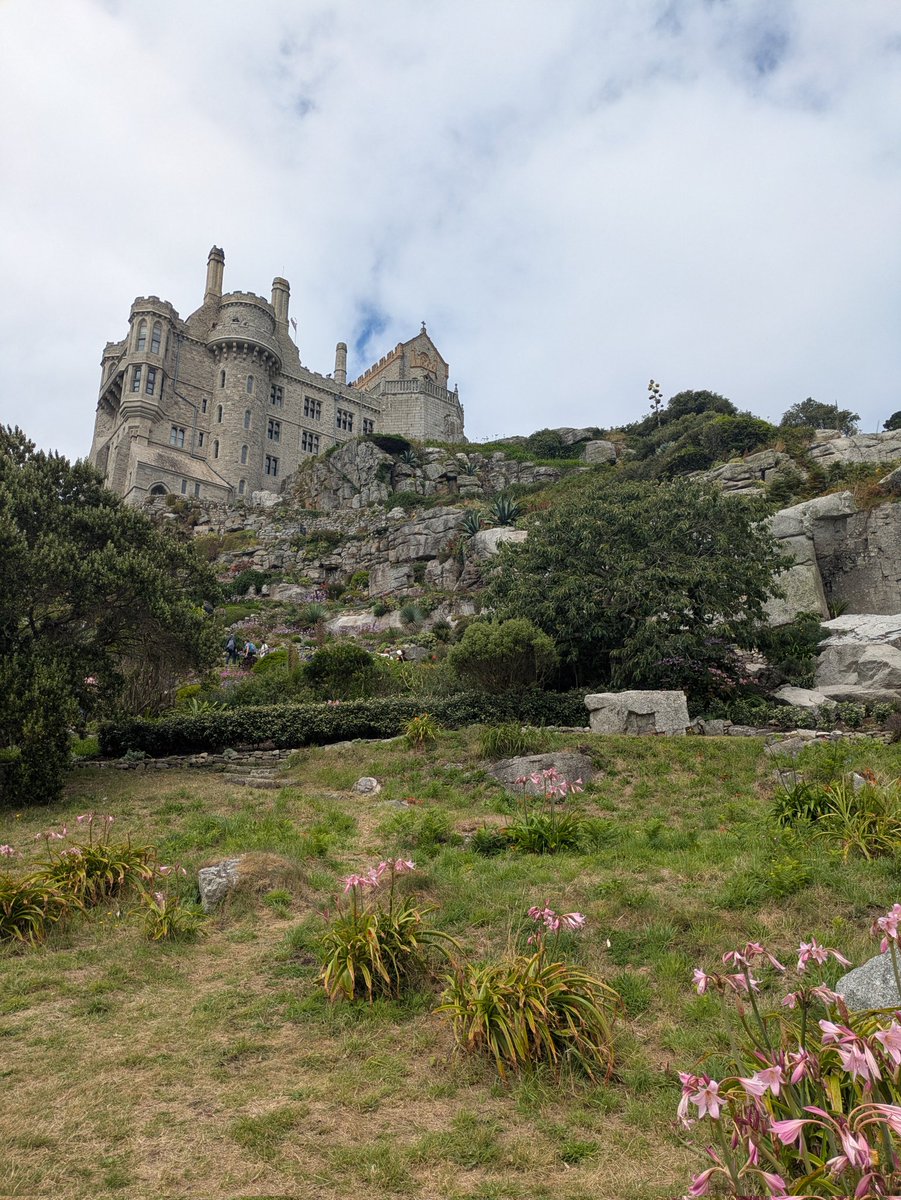 __LeftistVegan's tweet image. St Michael's Mount has been on my bucket list for a long time π
