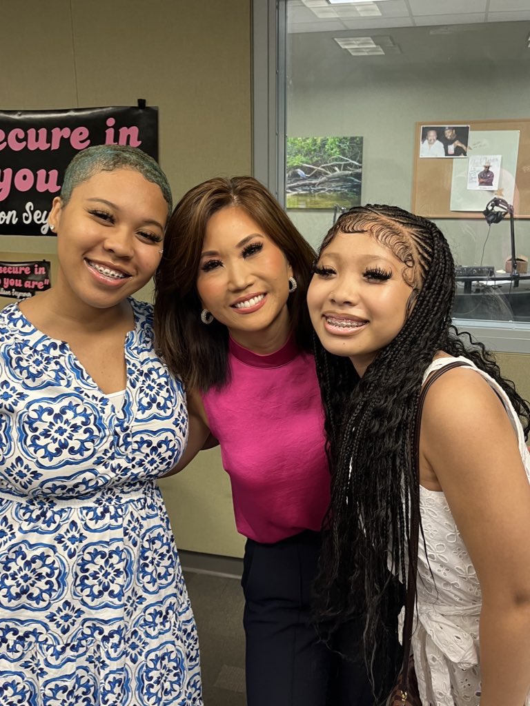 Tokiedrb2025's tweet image. Today at Deanwood, I had the privilege of meeting Annie Yun (“Get Up Dc” Anchor and journalist). Words can’t even describe how kind and humble she was. Her story and journey are a testimony to us all! Our auntie, Allison Seymour, also accompanied her!