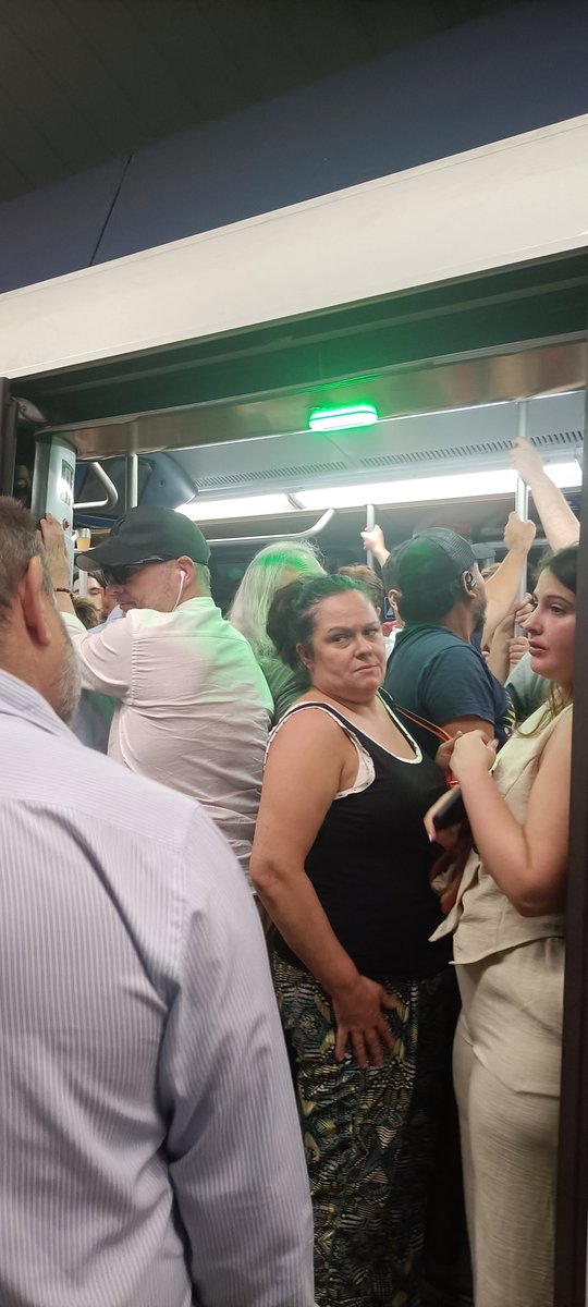 Xiomara Cantera (@xiomara_cantera) on Twitter photo Así va el metro en la linea 10 un lunes de Julio a las 15.30
Había que dejar una media de tres trenes para acceder a un vagón. <a href="/ComunidadMadrid/">Comunidad de Madrid</a> en verano también hay que prestar servicios y si mantienes tres líneas cerradas hay que reforzar el resto Así va el metro en la linea 10 un lunes de Julio a las 15.30
Había que dejar una media de tres trenes para acceder a un vagón. <a href="/ComunidadMadrid/">Comunidad de Madrid</a> en verano también hay que prestar servicios y si mantienes tres líneas cerradas hay que reforzar el resto