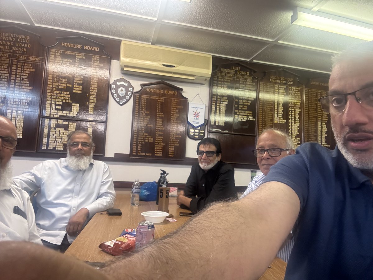 KHA4N's tweet image. Had a great time at the Clementswood Bowls Club Quiz night last Saturday.
It is the oldest bowls club in Essex (Estd: 1896).
If you want to get some fresh air and enjoy a bit of competition, pop down to South Park and join the club.