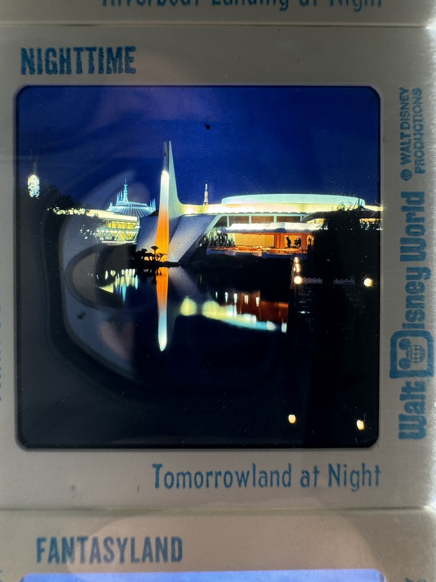 WDWTales's tweet image. Went through some of my Pana Vue slides and found some real gems.