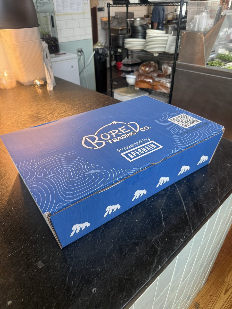 BoredTradingCo's tweet image. 👀 Sneak peak of our new B2B snack solution to sell wholesale for small to medium businesses or events. Increase sales with unique snacks, fuel your office employees, or share at your next event. Our snack box will soon launch ready to ship directly to you. 🍪🍫🥜🍬