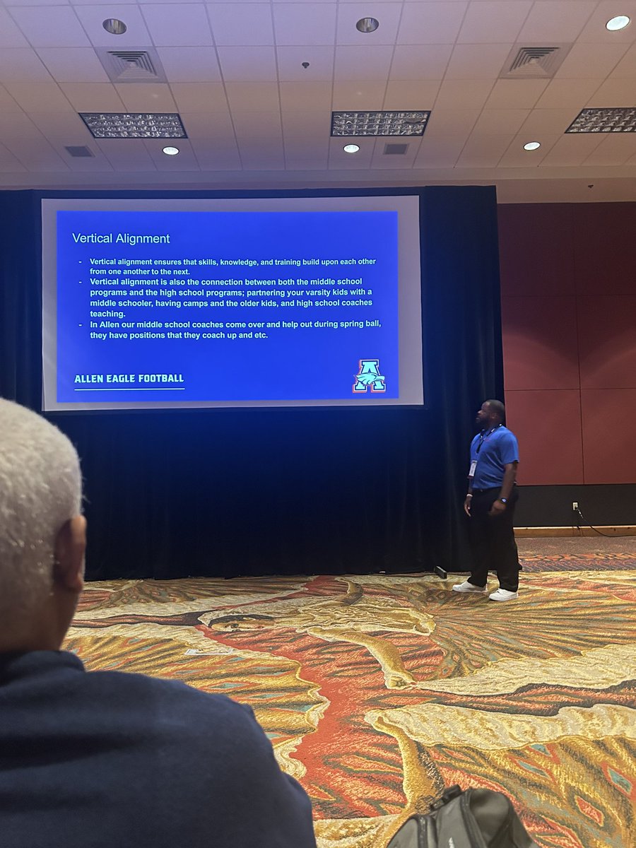 CoachShawD's tweet image. Truly thankful for the opportunity to represent and share about @alleneaglesfb ; just a small town kid trying to be who I needed growing up 🤞🏾
#Thsca #BTB #AllenEagles #ClimbingNeverReaching #VerticalAlignment