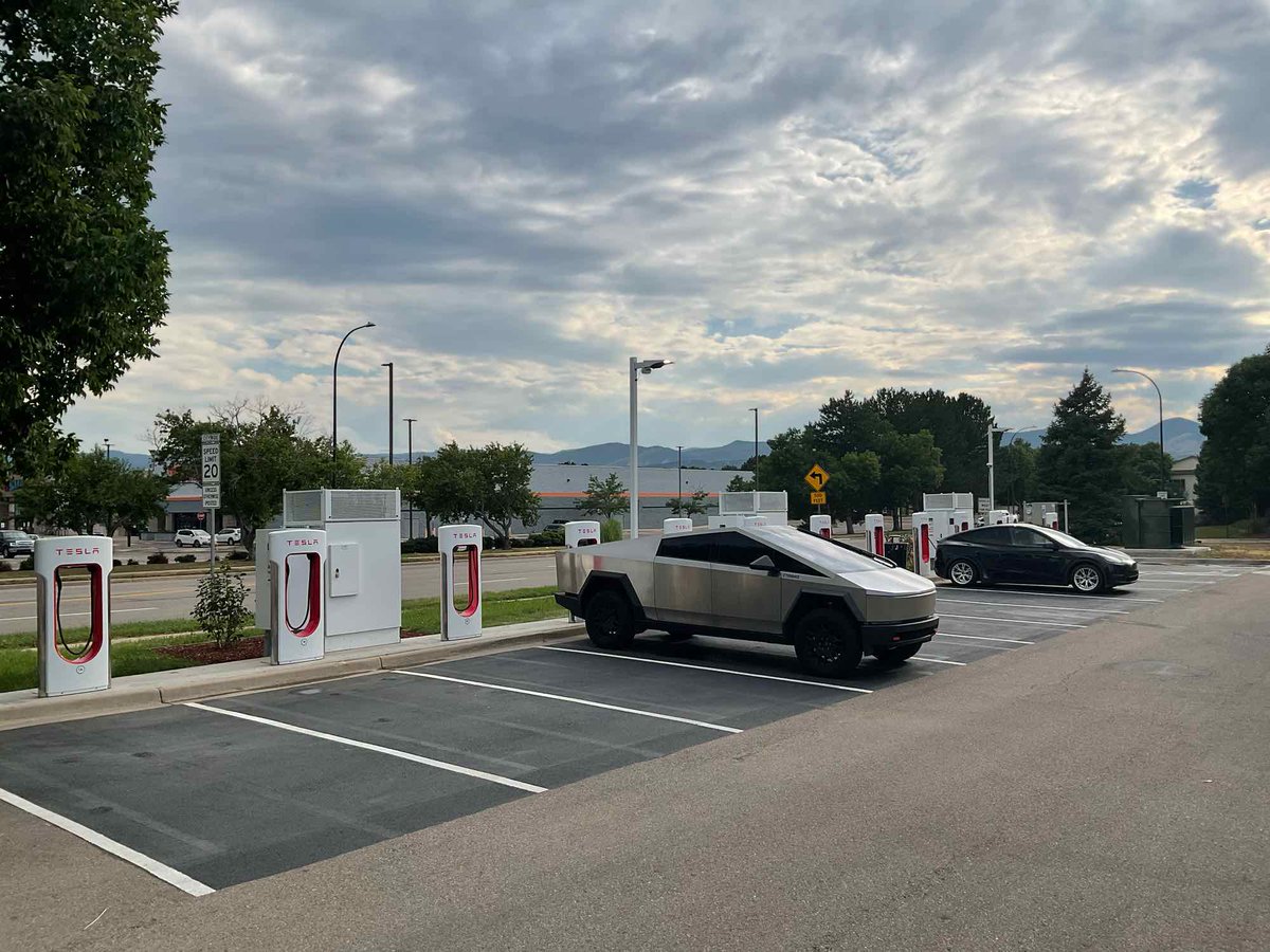 TeslaCharging's tweet image. New Tesla Supercharger: Lakewood, CO - South Wadsworth Boulevard (12 stalls)
tesla.com/findus?locatio…