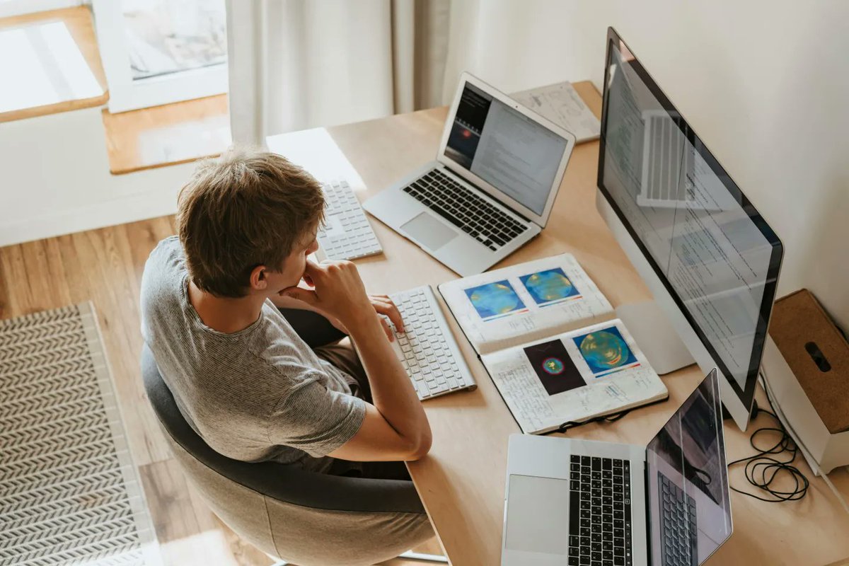OITinfo's tweet image. 💻 #IA et avenir du #travail : menaces ou tremplin pour les jeunes programmeurs ?
📣 Pour l'@OITinfo, l’intelligence artificielle transforme les tâches mais ne remplace pas l’humain
📝 Le #BLOG : les données clés et des conseils concrets ➡️ tinyurl.com/568btvnv
#Innovation