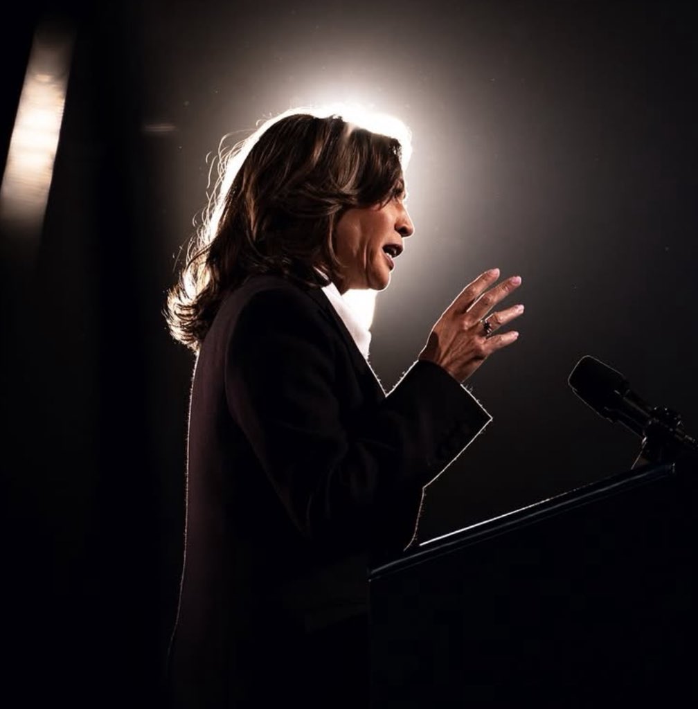 kdh4potus's tweet image. Former campaign photographer Kasey Rollins shared this today:
“A huge thank you to @kamalaharris and @douglasemhoff for allowing us to cover your amazing journey in this campaign… What I can say is that the experiences and connections made will be something I cherish forever.”