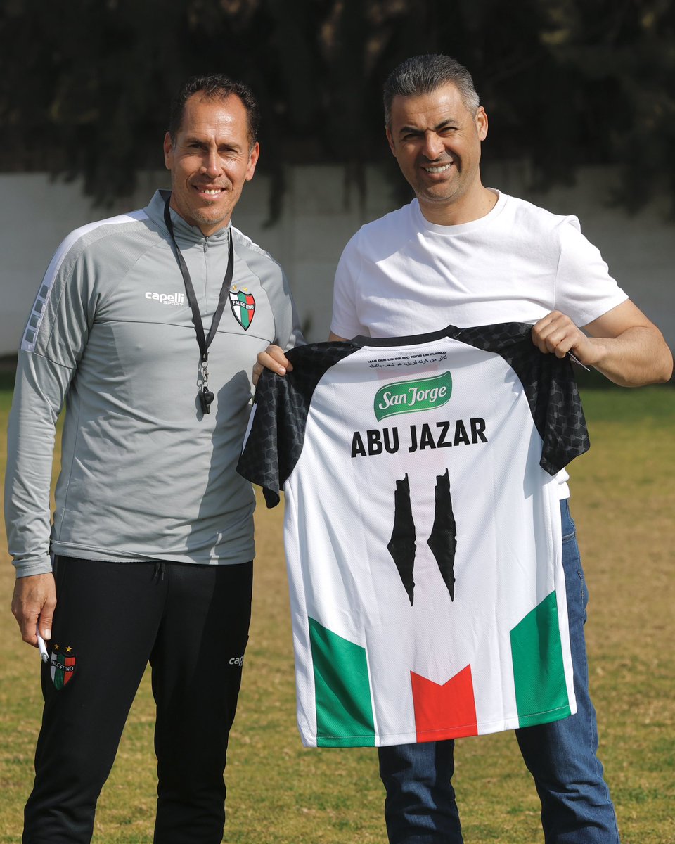 𝐆𝐑𝐀𝐂𝐈𝐀𝐒 𝐏𝐎𝐑 𝐓𝐔 𝐕𝐈𝐒𝐈𝐓𝐀, 𝐄𝐇𝐀𝐁 🇵🇸

Durante los últimos días contamos con la grata presencia de Ehab Abu Jazar, Director Técnico de la Selección Palestina, quien estuvo en Chile observando a jóvenes talentos de origen palestino con miras al Preolímpico de