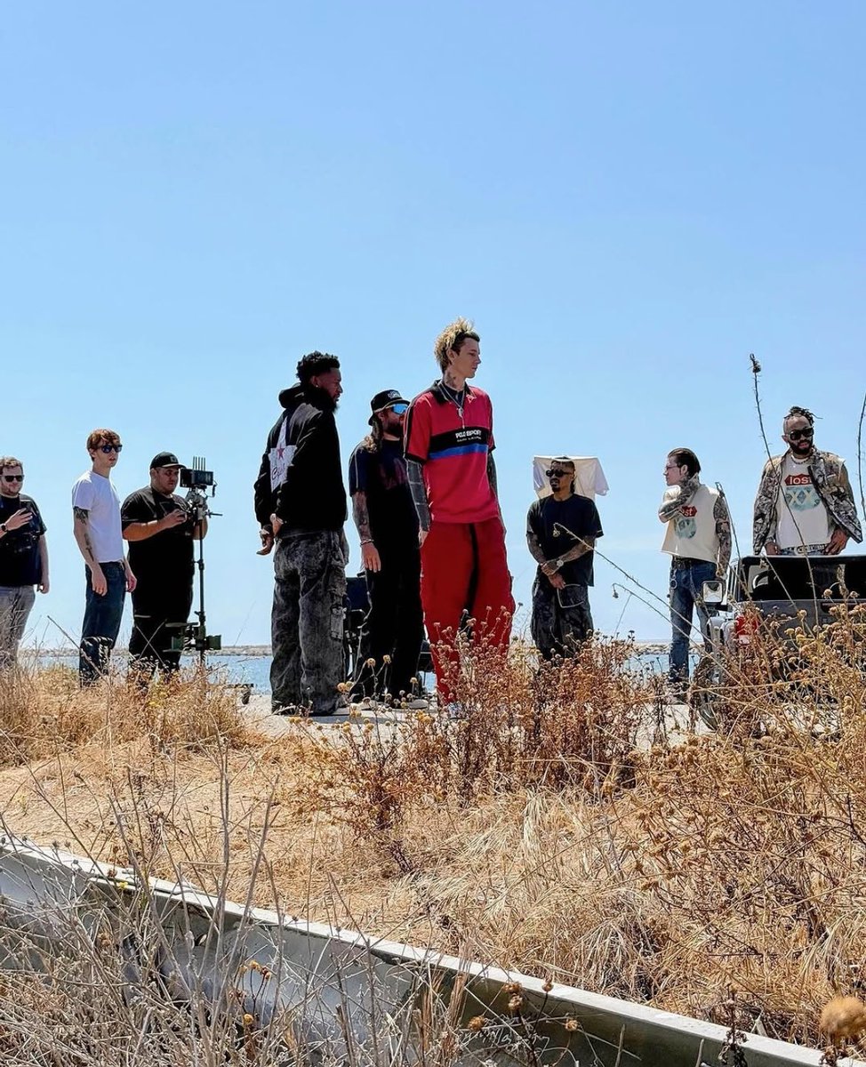 mgk__italia's tweet image. • @machinegunkelly and the XX gang spotted at Dockweiler Beach filming for the next music video 👀