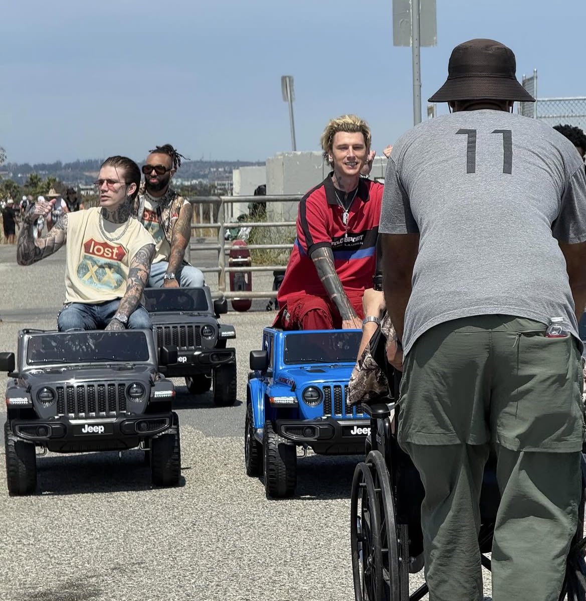 mgk__italia's tweet image. • @machinegunkelly and the XX gang spotted at Dockweiler Beach filming for the next music video 👀