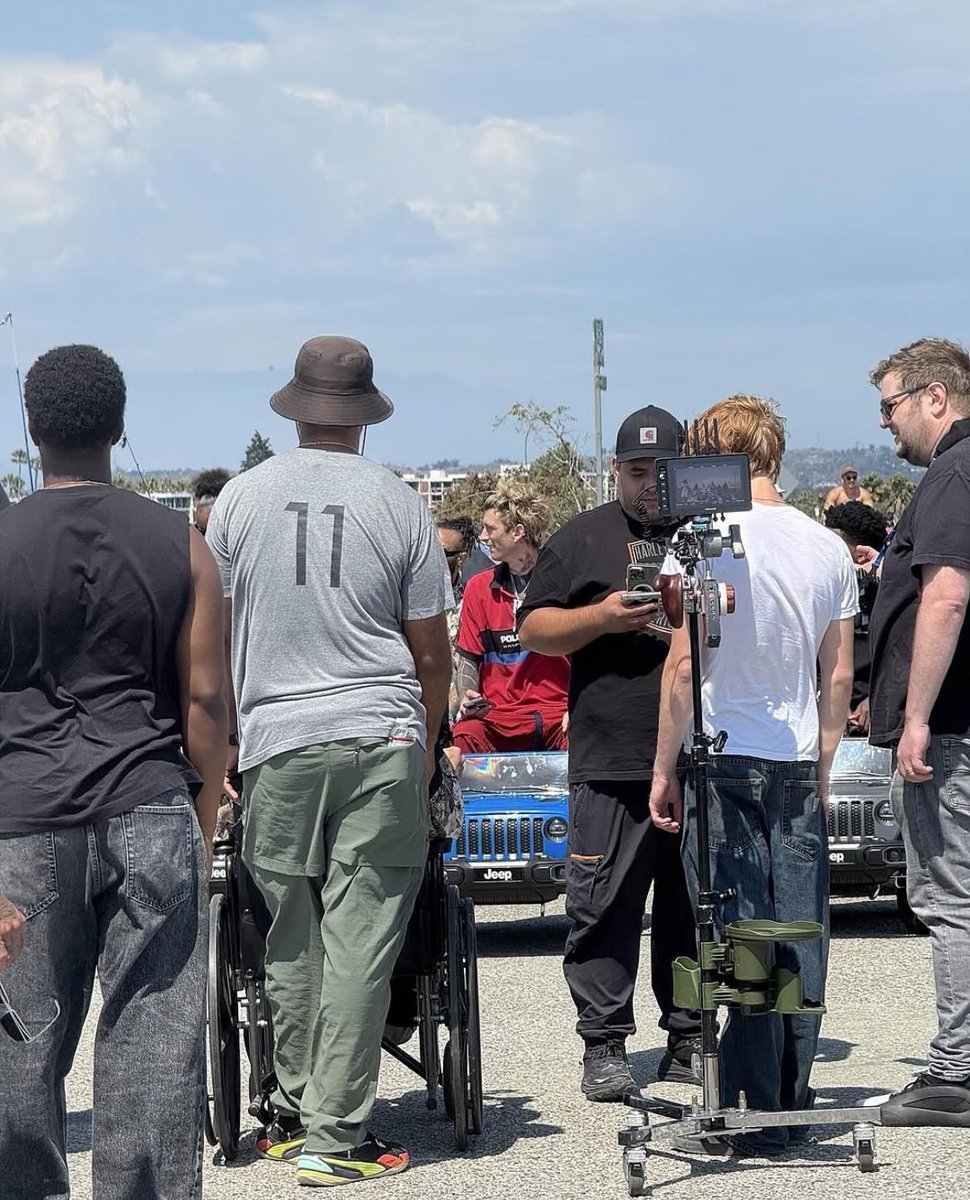 mgk__italia's tweet image. • @machinegunkelly and the XX gang spotted at Dockweiler Beach filming for the next music video 👀