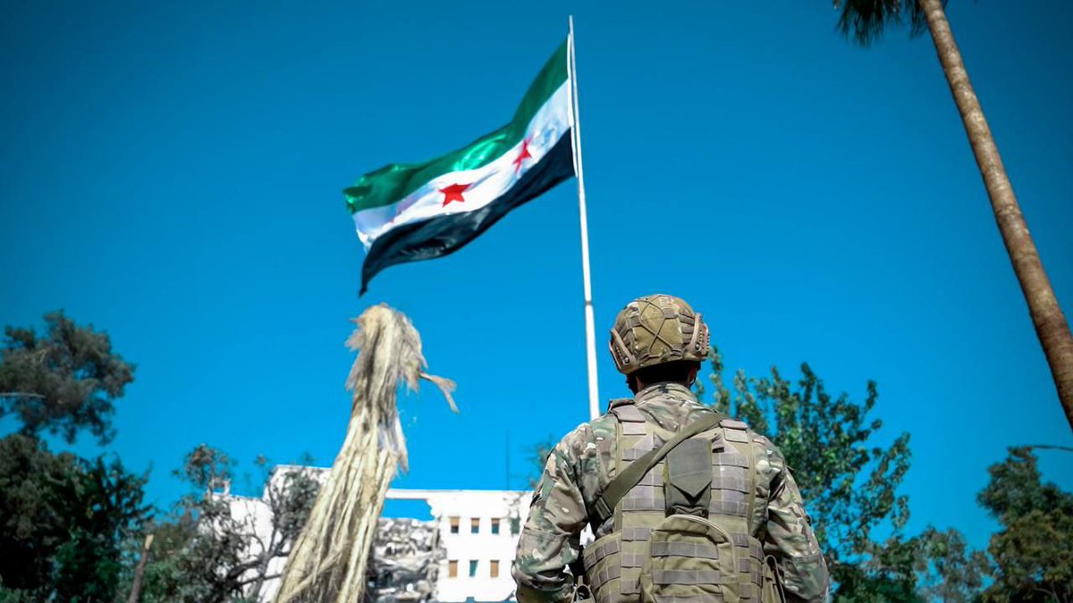 Najdat567's tweet image. لأجل سوريا الحرة، نعدكم أن الطريق الذي خُطّ بالدم سيُستكمل بالعزم، وأن راية الوطن ستبقى عالية خفاقة، وأن سوريا ستكون قويةً، شامخة، عصيّة على الانكسار.
#وزارة_الدفاع_السورية