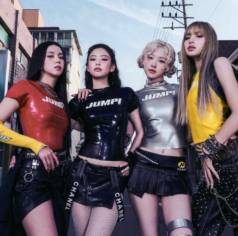 AboutMusicYT's tweet image. Jump by BLACKPINK debuts at #1 on Billboard Global 200. It was the biggest song globally this week.