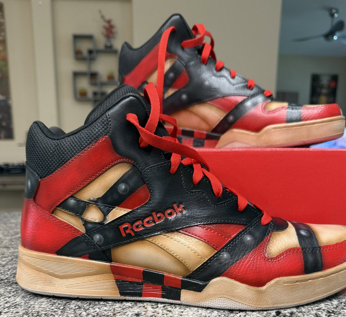 SamoaJoe's tweet image. In celebration of the Twisted Terror to come one must remember there is a difference between being “Ready for the Tournament” and being “Tournament Ready”
Reebok Royal -X- 🤡 Sweet Tooth “Tournament Ready” Edition