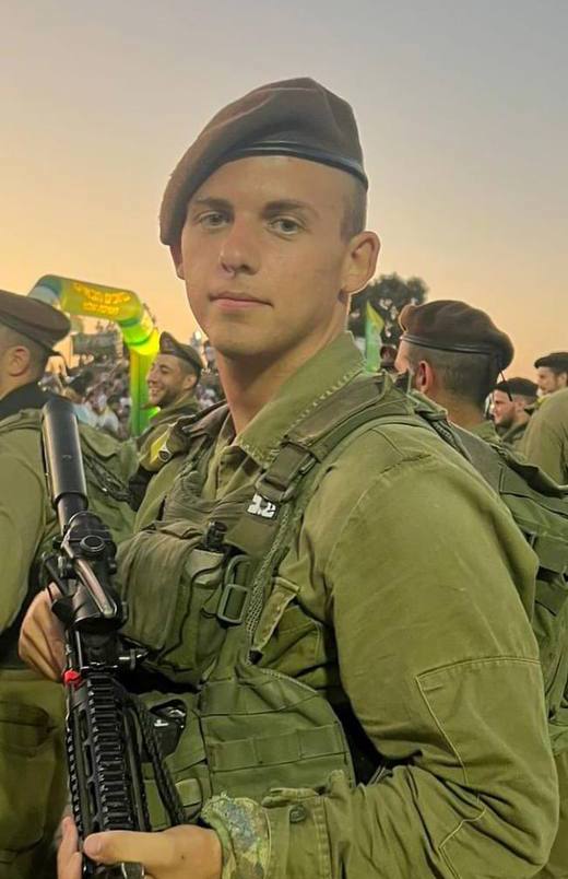 YosephHaddad's tweet image. עוד בשורה קשה ושחורה שנופלת עלינו, עוד אסון לגולני-
הותר לפרסום על נפילתו בעזה של סמ״ר עמית כהן, בן 19 מחולון, לוחם בגדוד 13. עמית מצטרף לשרשרת ארוכה של חללי המלחמה שיצאו להילחם למעננו במחיר חייהם, התגייס לצה"ל והעביר את כל שירותו בזמן המלחמה עד הסוף הכואב ששובר לכולנו את הלב.…