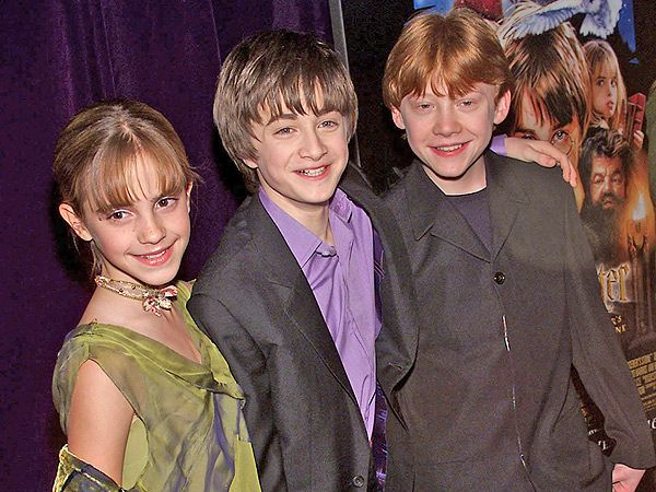 HPMoviesNews's tweet image. When Harry Potter and the Philosopher's Stone premiered. ❤️
Soon it will be the new three. ✨
® Harry Potter | #HarryPotter