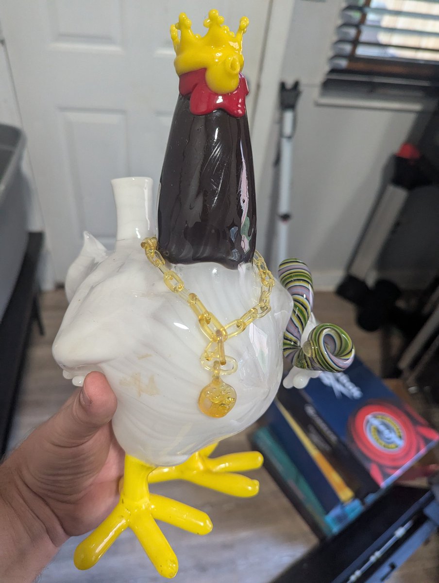 onethird_nerd's tweet image. In middle school I was egg drop champion 3x. (No biggie)
This has hopefully prepared me for properly packing this beautiful custom @CoqInuAvax glass rig to transport safely down to Florida with me. 😬