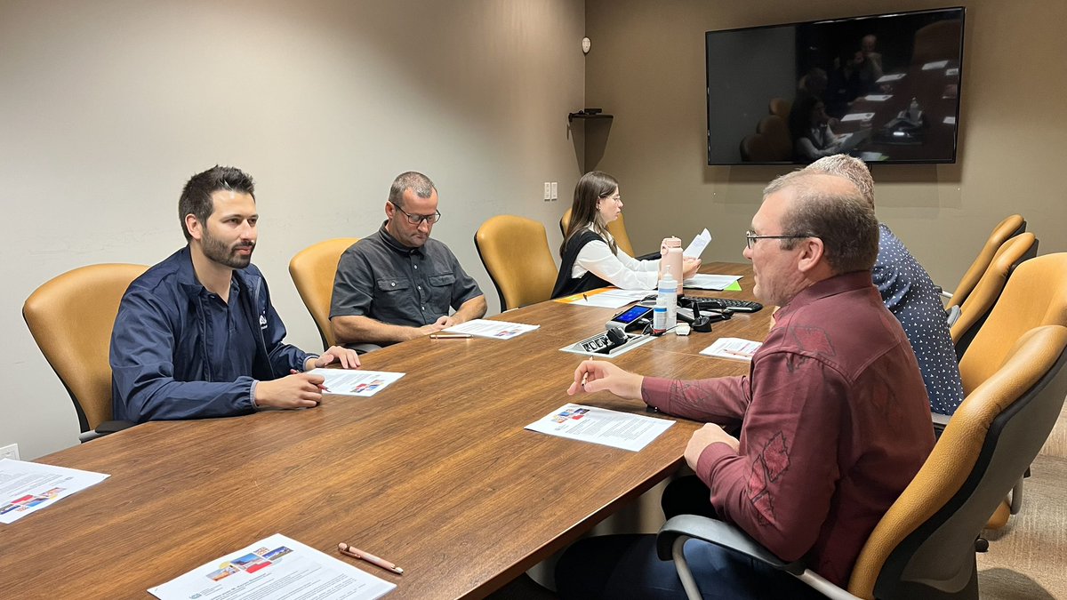 KevenBrasseur's tweet image. Très heureux d’avoir échangé avec Éric Houle, Daniel Champagne et Claude Thibodeau de l’UPA. De belles discussions sur les défis et priorités du monde agricole.
Merci pour l’accueil chaleureux et merci au député André Bachand de m’avoir accompagné.
#CAQ #arthabaskalerable