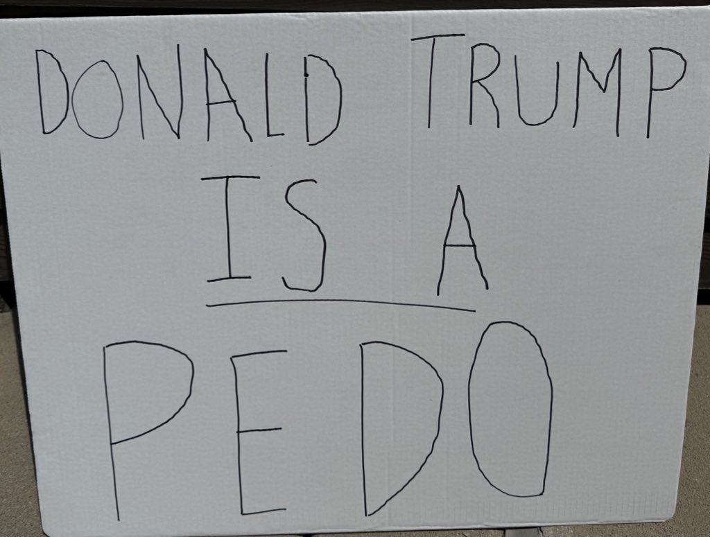 Retweet if you agree with this sign 👏