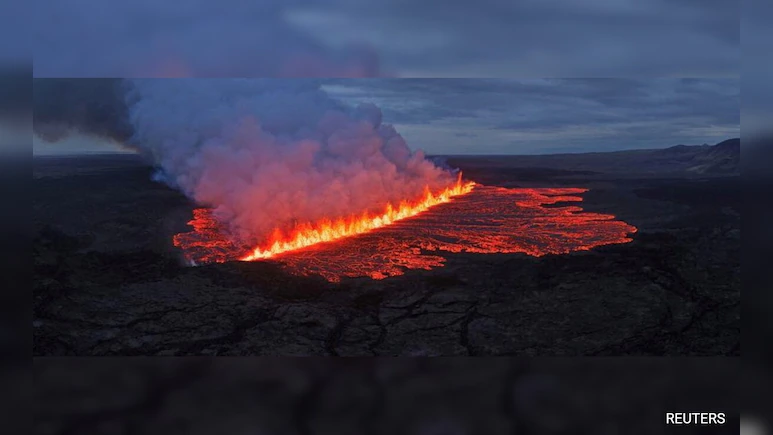 NDTVAutoMate's tweet photo. Windless Weather Traps Volcanic Cloud Over Iceland, Triggers Pollution Red Alert

https://t.co/DNL2H0IrQT https://t.co/OYKlIS63LX