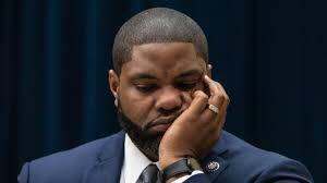 CryptidPolitics's tweet image. We need a pro-@GovRonDeSantis alpha male warrior like @JayCollinsFL as governor Florida, not a New York transplant like @ByronDonalds who is too busy dreaming about his next cable news appearance.