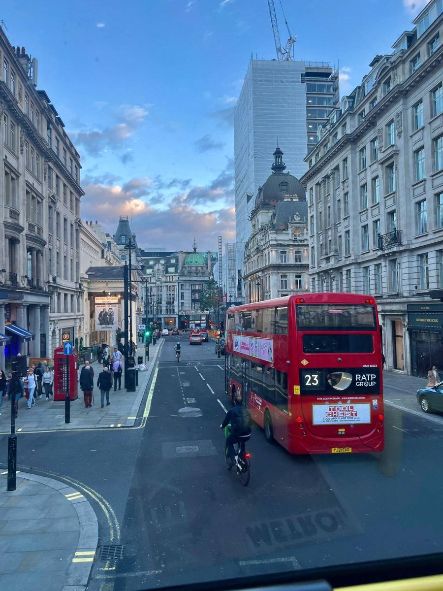 Rodnecseath's tweet photo. When the sun goes down, London truly comes alive 🏙️ https://t.co/8dk0ANFJzj