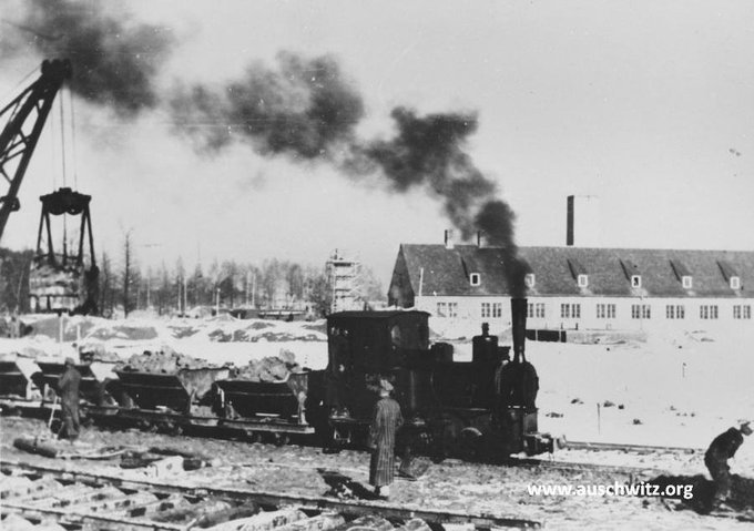 AuschwitzMuseum's tweet image. Ruins of the building of the gas chamber and crematorium II at the site of Auschwitz II-Birkenau.
-) remains of the chimney
-) remains of the roof of the crematoria hall
&
-) SS photograph of the building from 1943
The crematorium, located on the ground level, was designed by…