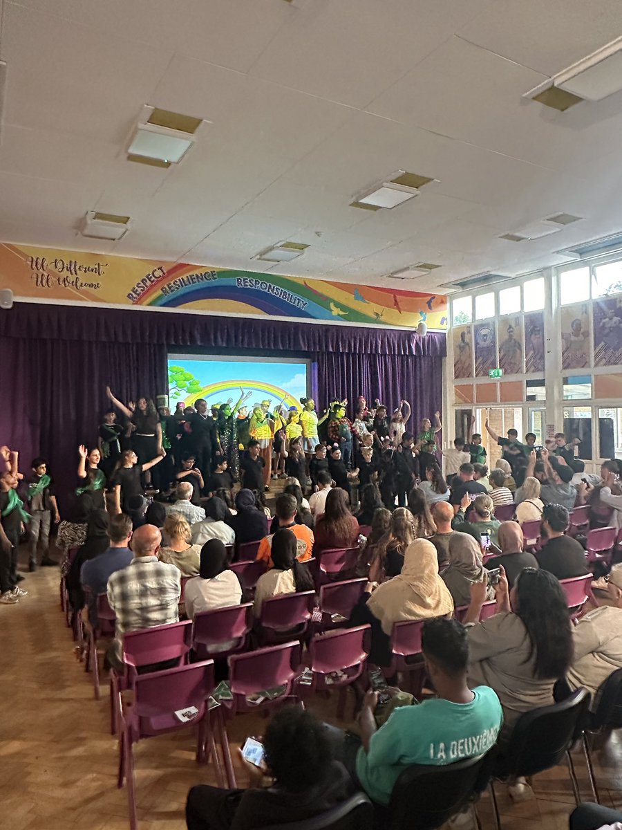 What an amazing performance 🎭 of The Wizard of Oz by Year 6. 

The quality of acting, singing and dancing was outstanding and I’m sure all our family members were proud of the children as they performed. 

#WeAreGAT #TeamNHA