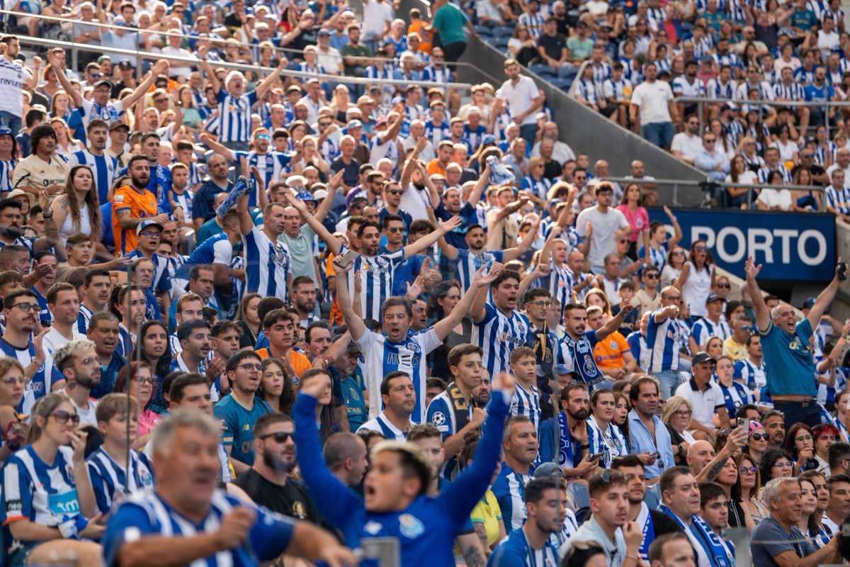 FCPorto's tweet image. ๐๐๐ด๐ฎ๐ฟ ๐๐ป๐๐ฎ๐น ๐ฎ๐ฌ๐ฎ๐ฑ/๐ฎ๐ฒ ๐
Venda reaberta aos sรณcios com todas as cadeiras libertadas ๐ช
๐ bilhetes.fcporto.pt
#LugarAnual