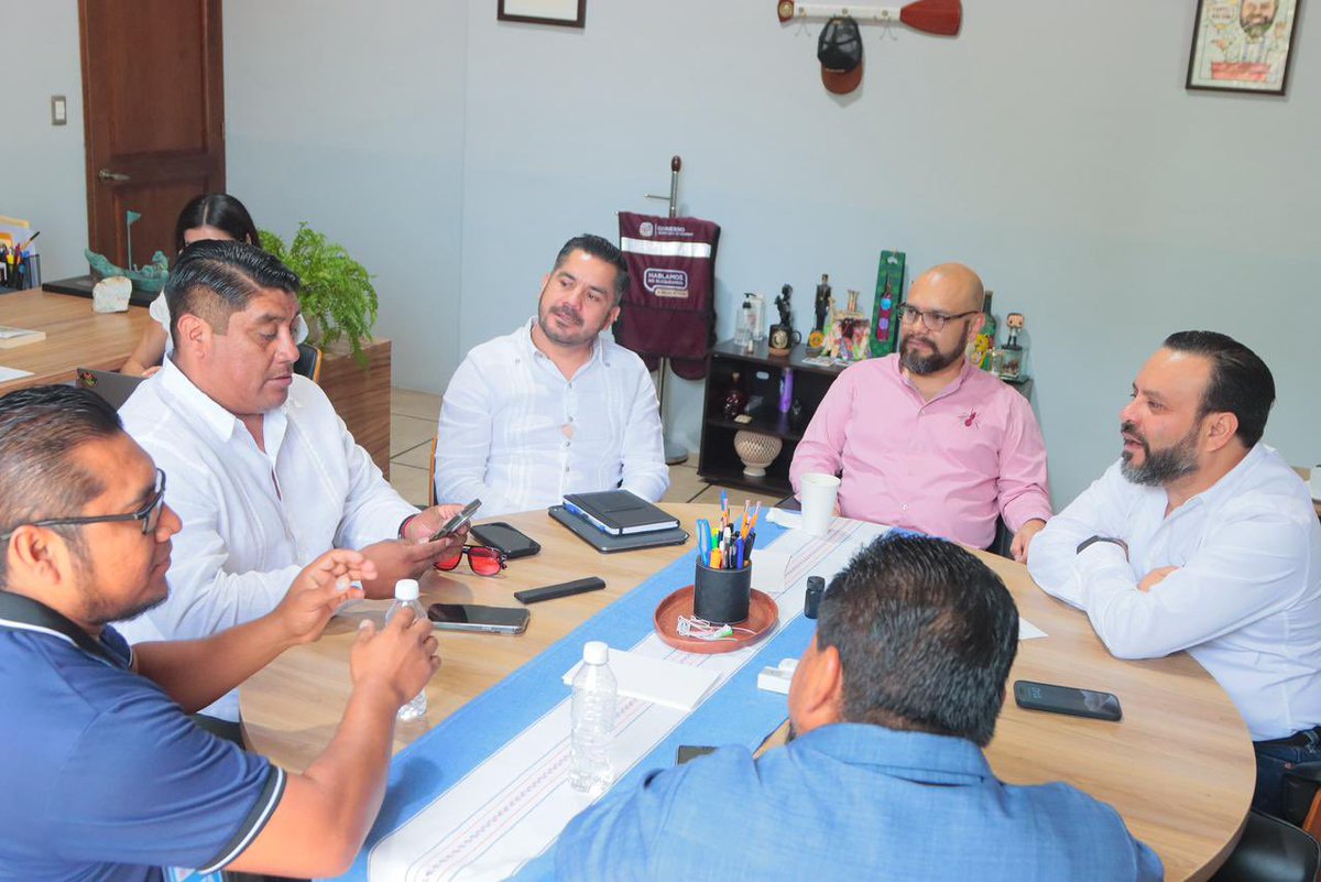 Nos encontramos en la Casa del Pueblo desde muy temprano brindando atención. Fue un gusto recibir a Marcelino Canseco Gómez, presidente de la organización Caminemos Juntos, con quien platicamos y escuchamos sus planteamientos.