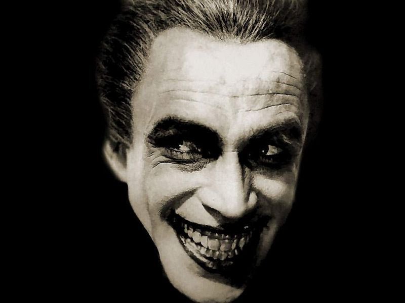 kevinblumenfeld's tweet image. The year is 2007. The only source of under the radar movie info was IMDB message boards and others like it. The “leaked photo” of Joker in the upcoming sequel to Batman Begins is spreading like wildfire along with endless fruitless links to Rick Rolls. What a time to be alive!!…