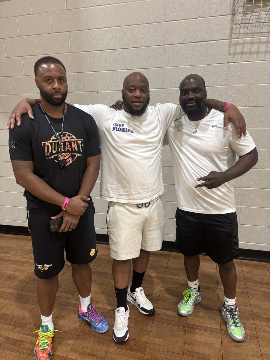 CoachT_Harris's tweet image. Another summer in the books. This @teamdurant_AAU 17U squad overcame a lot of obstacles and to put together an impressive run to the Elite 8 at Peach Jam!! Happy to be apart of your journey fellas and looking forward to what the future holds for you all!! -Coach Rell!