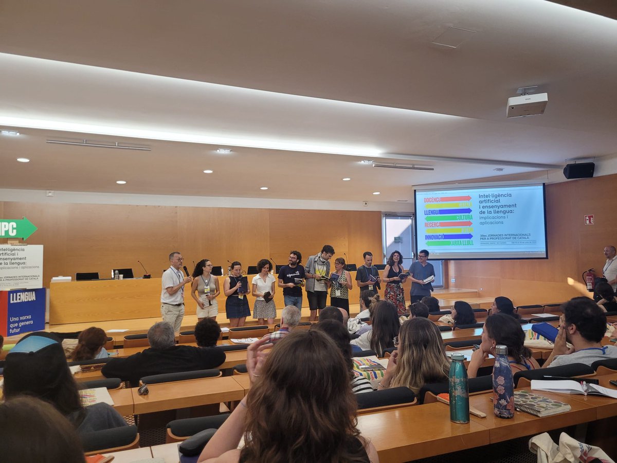 🌐 The #39JIPC organised by llull.cat brought together #Catalan teachers from around the world in Castelló last week to explore AI in language teaching, share practices, and "fer xarxa" through talks, workshops, and cultural events.
More: ccsqmul.com/2025/07/21/the…