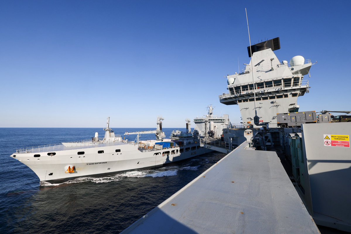 UKForcesTracker's tweet image. RFA Tidespring seen replenishing HMS Prince of Wales during Ex. Talisman Sabre.
(Src/img: @HMSPWLS)