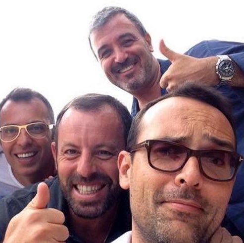 A veces me pregunto por qué el ayuntamiento pone tantas trabas para la vuelta al Camp Nou.

Luego veo a Jaume Collboni (Alcalde de Barcelona) de risas con Sandro Rosell y se me pasa.