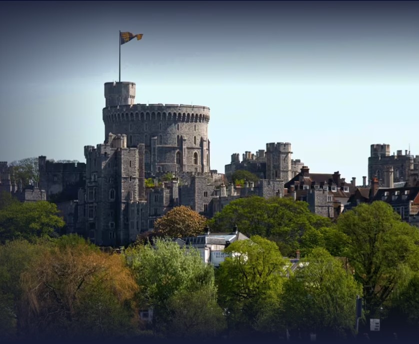 👑 Tonight on Secrets of the Royal Palaces: #RoyalDuty. Uncover the palace's intrigue from Russian spy #AnthonyBlunt’s covert mission tied to Nazi secrets. Plus, #PrincessDiana’s rise as a fashion icon. 

WEDU l JUL 21 l 9 PM
Stream on the PBS App 👉 pbs.org/show/secrets-r…