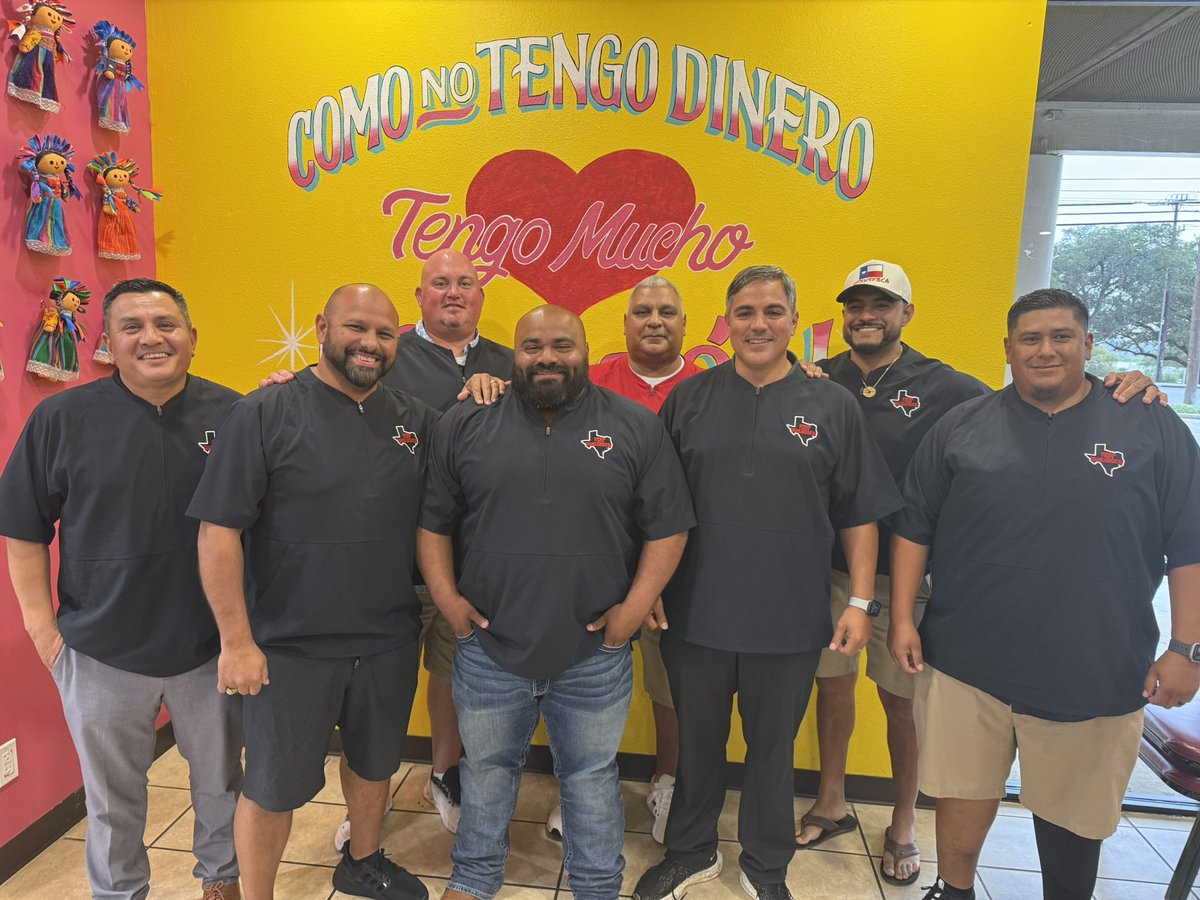 HispanicTXHSFB's tweet image. HTXHSFBCA Executive Board Presidents Dinner was a success.
Appreciate Lindo Jalisco for the amazing food and hospitality.
#HTXHSFBCA