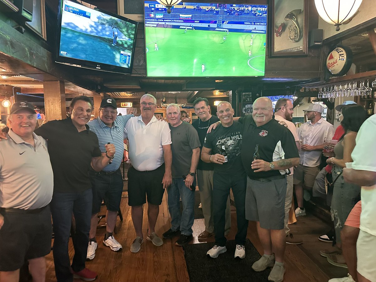 MarcMero's tweet image. A Night to Remember
What an incredible experience to reunite with the Syracuse Stars Hockey team from 1976 to 1980. After all these years, coming together again felt like no time had passed at all. The laughter, the stories, the memories — they came flooding back like we were…