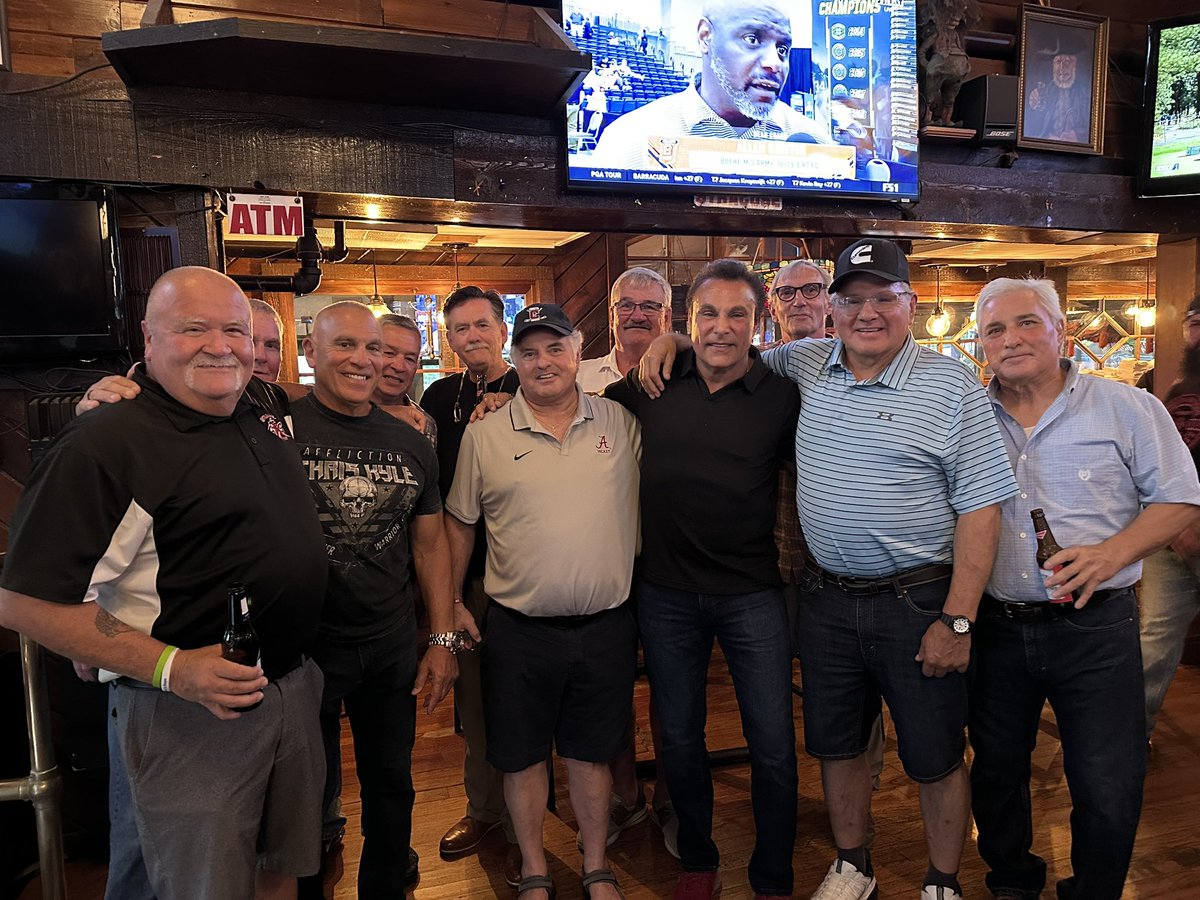 MarcMero's tweet image. A Night to Remember
What an incredible experience to reunite with the Syracuse Stars Hockey team from 1976 to 1980. After all these years, coming together again felt like no time had passed at all. The laughter, the stories, the memories — they came flooding back like we were…