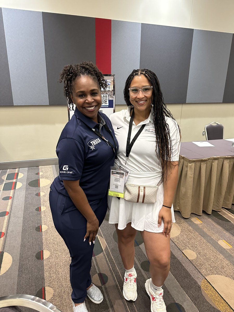 jaleejayyy's tweet image. Day ✌🏽 @THSCAcoaches Convention with my FAV ROCK CAPTAIN 🤩🤩 #THSCABrandAmbassador
