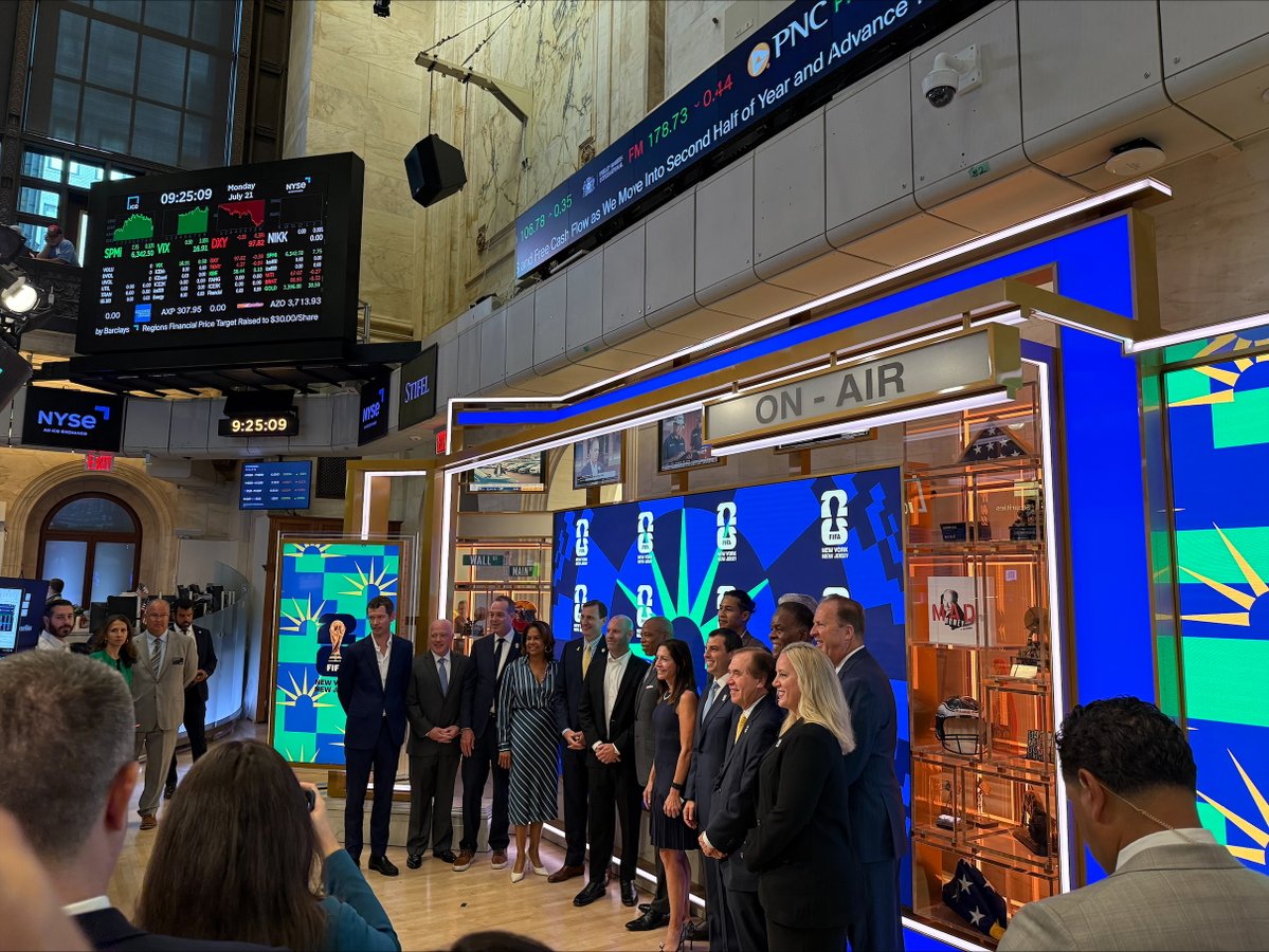 SpeakerCoughlin's tweet image. This morning, I joined @FirstLadyNJ and the @FWC26NYNJ Host Committee to ring the Opening Bell at the @NYSE. Less than one year away from the first match, today marks another exciting step toward the world’s biggest sporting event coming to our region!